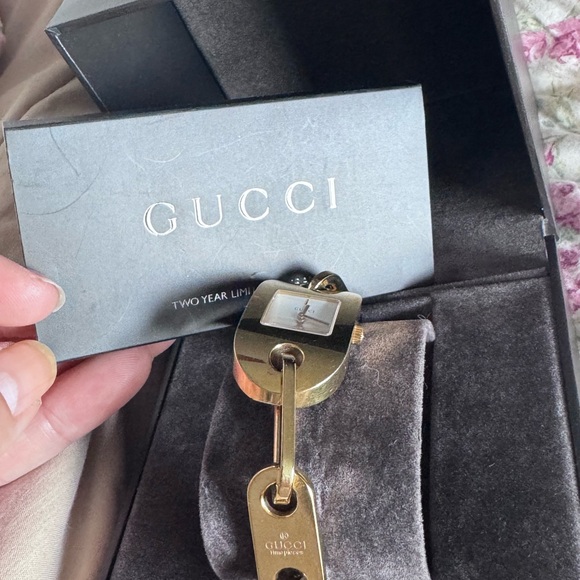 Authentic gucci gold bracelet watch - Picture 6 of 7